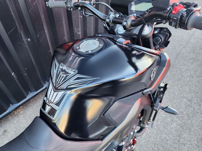 YAMAHA MT-09 4