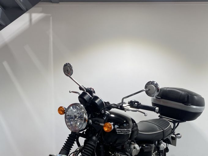 TRIUMPH Bonneville T120 Black 4