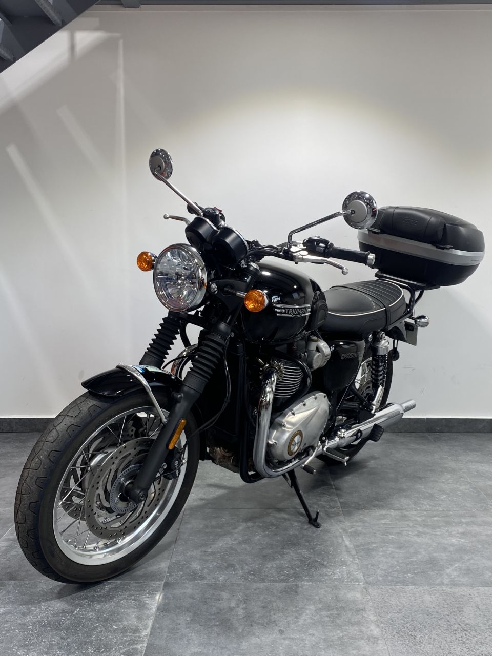 TRIUMPH Bonneville T120 Black 4