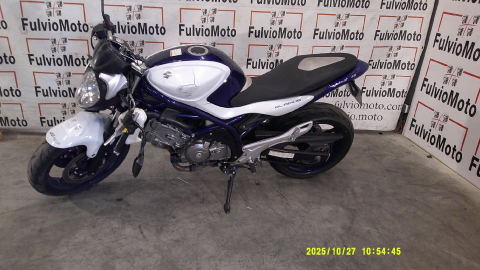 SUZUKI GLADIUS 650 4