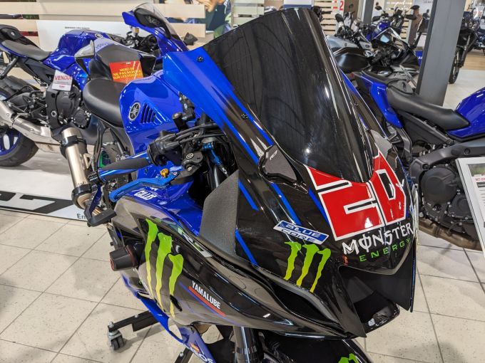 YAMAHA YZF-R7 4