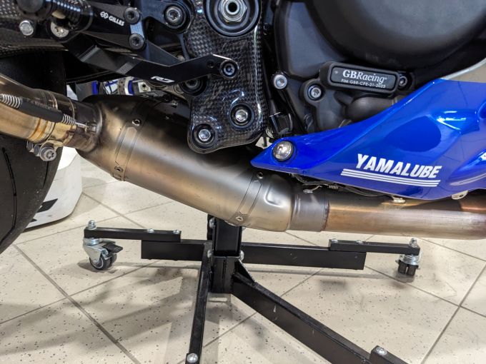 YAMAHA YZF-R7 4