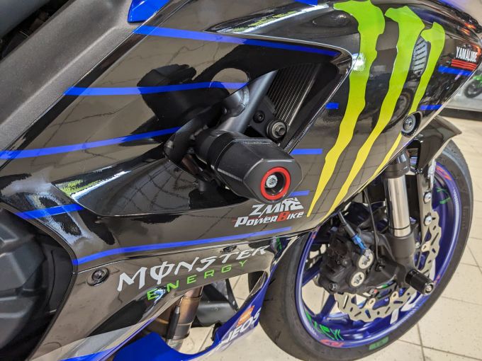 YAMAHA YZF-R7 4