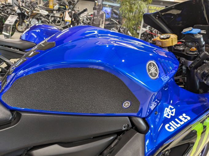YAMAHA YZF-R7 4