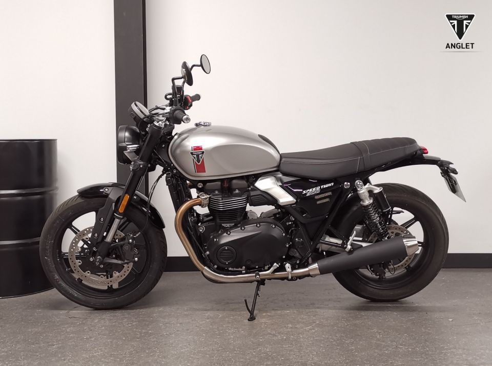 TRIUMPH SPEED TWIN 900 4