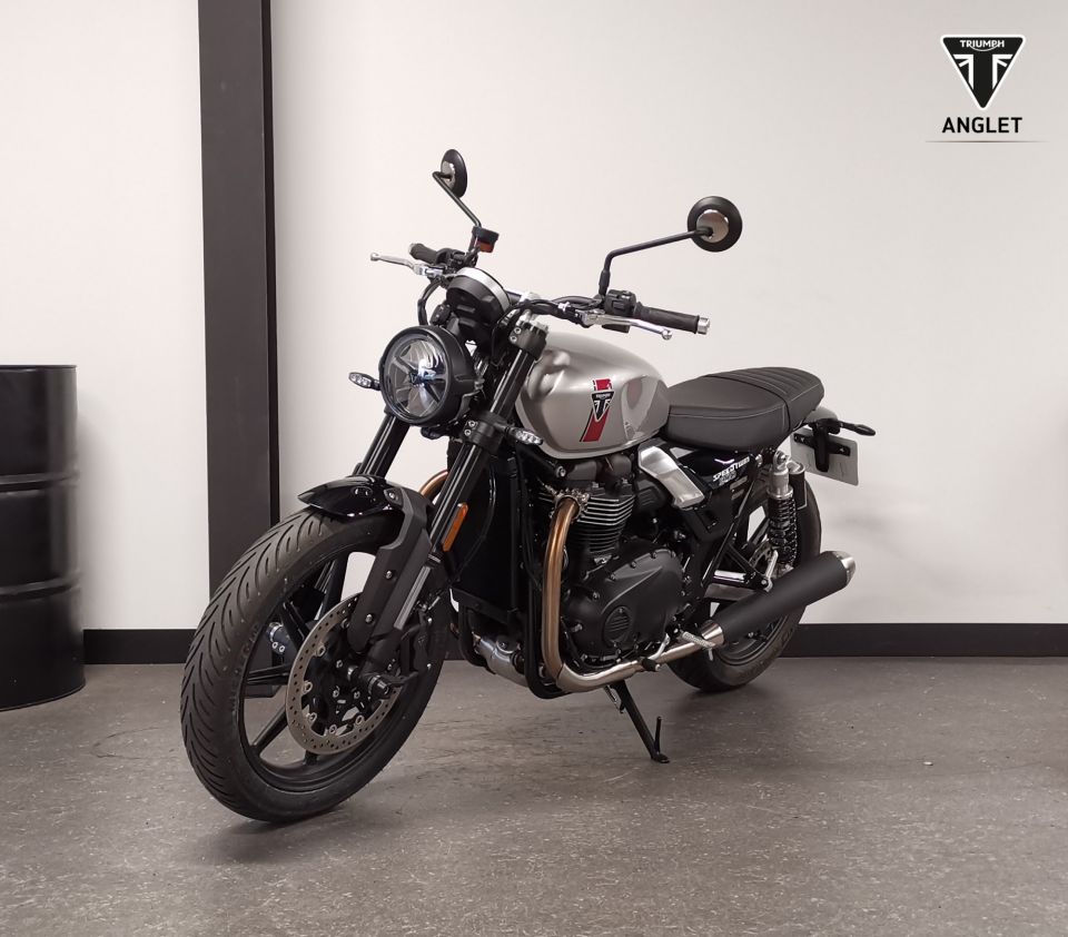 TRIUMPH SPEED TWIN 900 4