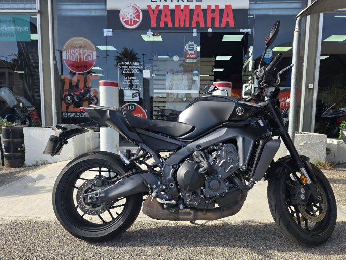 YAMAHA MT-09  Y-AMT 4