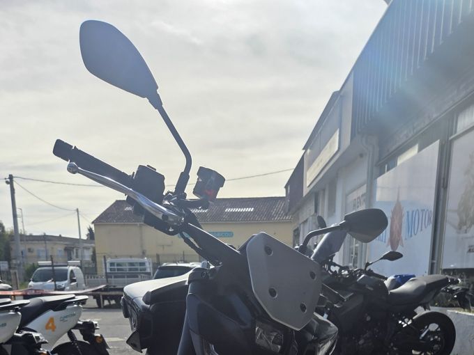 YAMAHA MT-09  Y-AMT 4