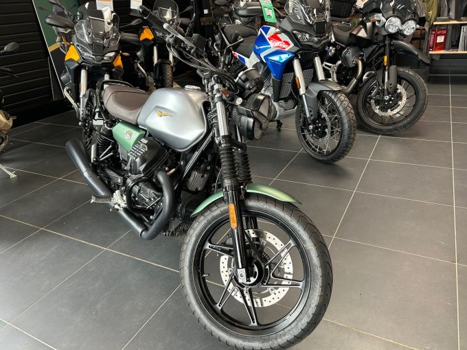 MOTO GUZZI V7 4