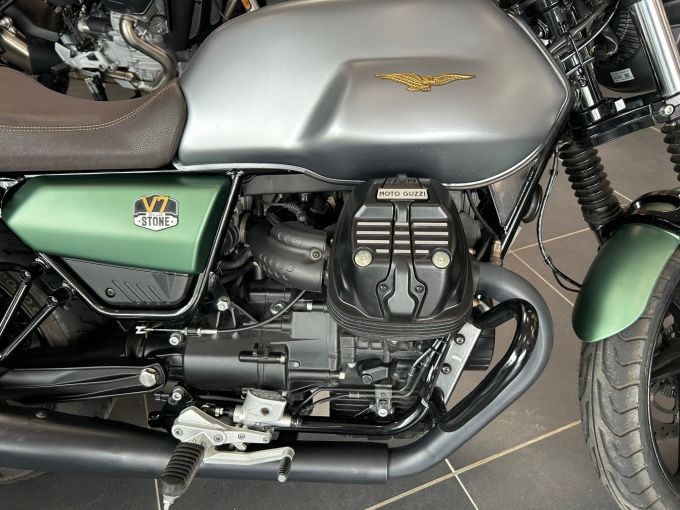 MOTO GUZZI V7 4