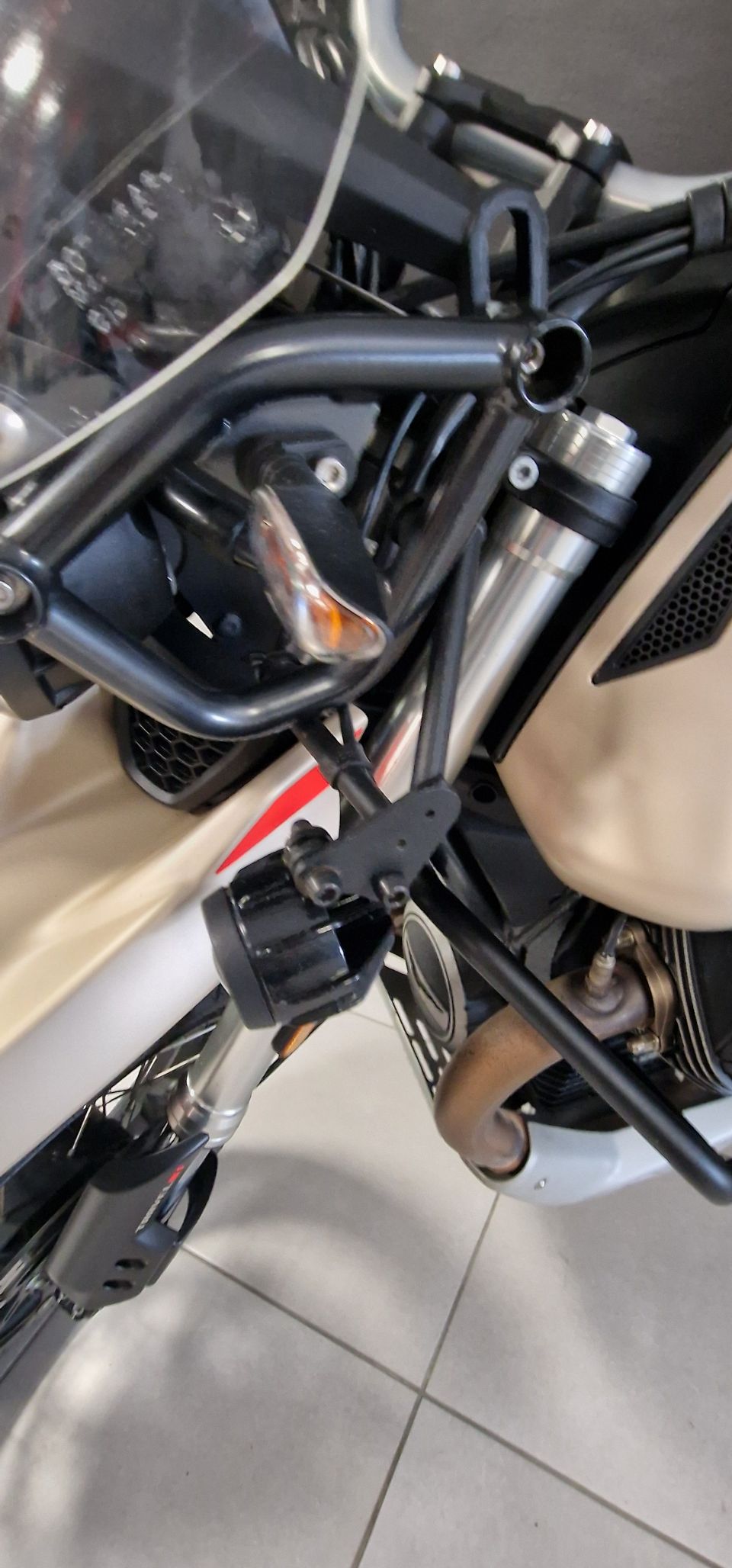 MOTO GUZZI V85 TT TRAVEL PACK 850 4