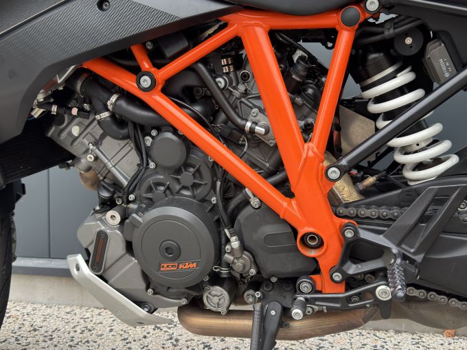 KTM KTM 1290 SUPER DUKE GT 2016 4