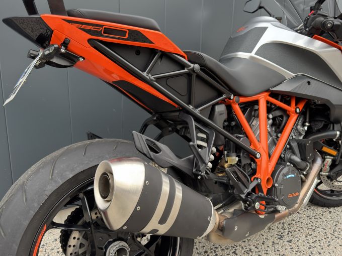 KTM KTM 1290 SUPER DUKE GT 2016 4