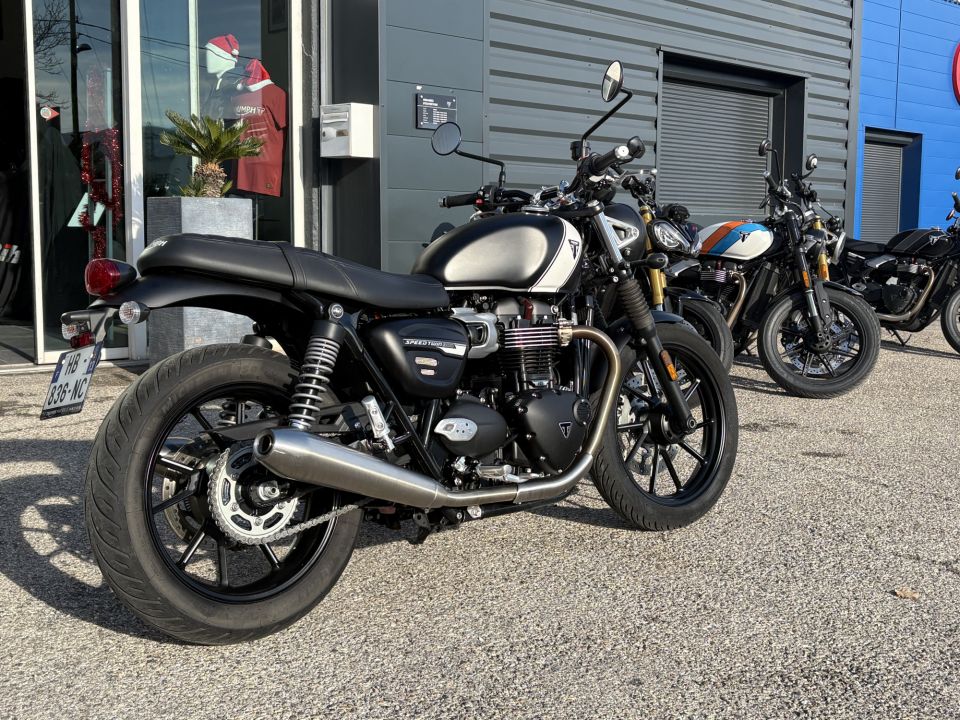 TRIUMPH SPEED TWIN 900 4