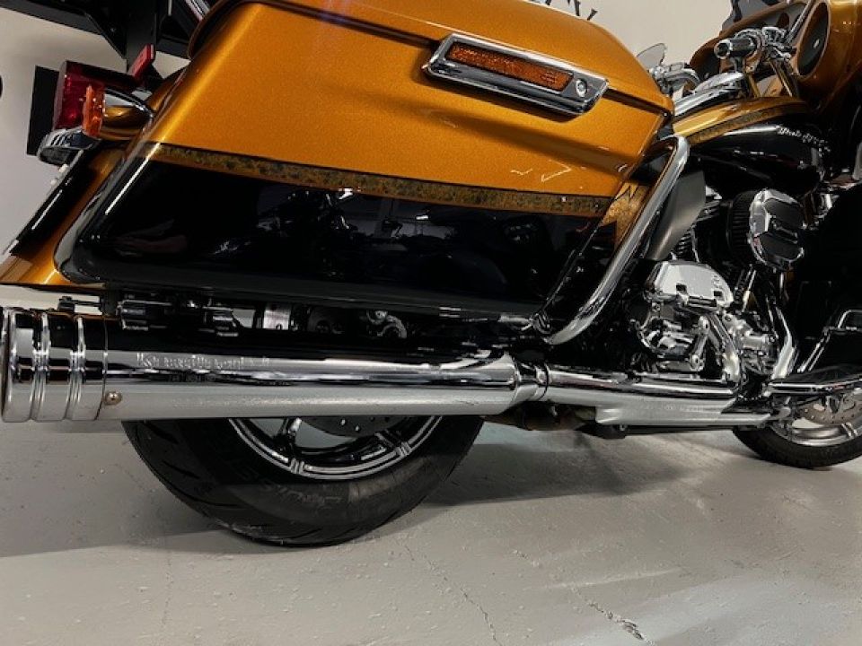 HARLEY-DAVIDSON TOURING ULTRA LIMITED 1800 CVO 4