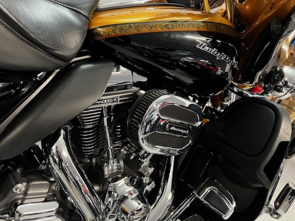 HARLEY-DAVIDSON TOURING ULTRA LIMITED 1800 CVO 4