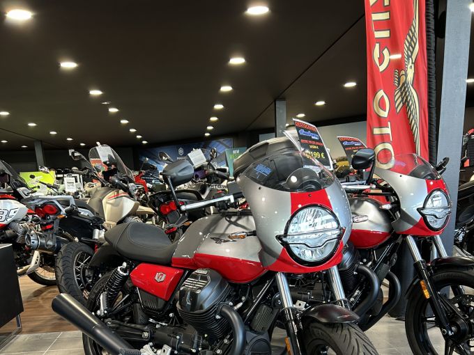 MOTO GUZZI V7 STONE 4