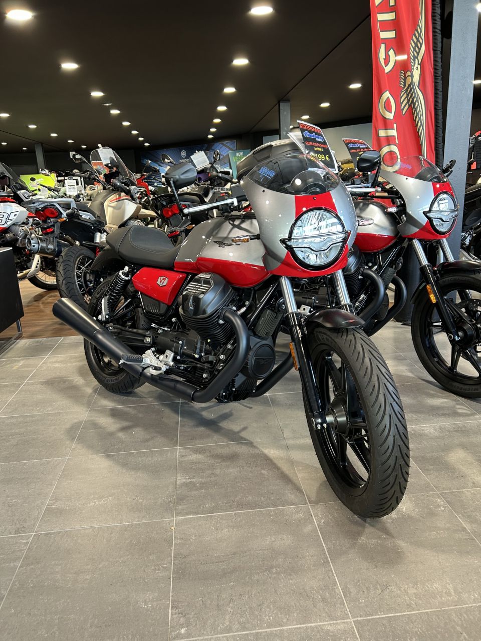 MOTO GUZZI V7 STONE 4