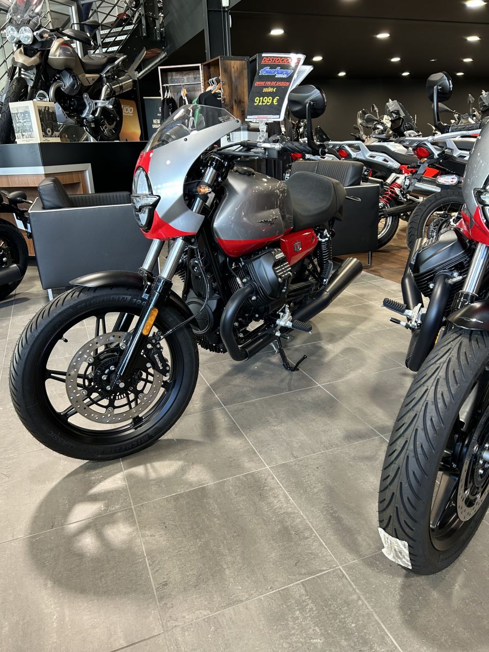 MOTO GUZZI V7 STONE 4