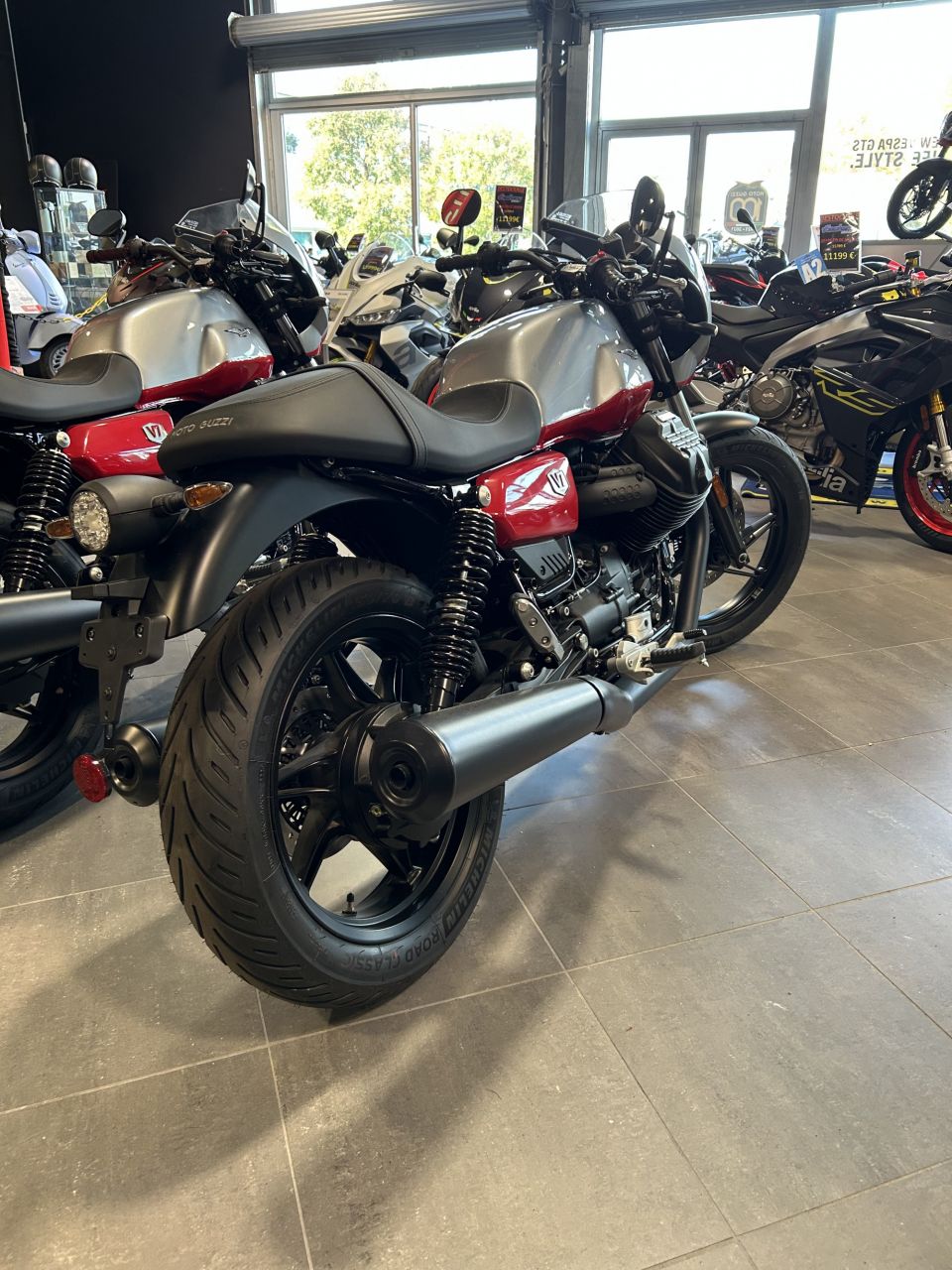 MOTO GUZZI V7 STONE 4