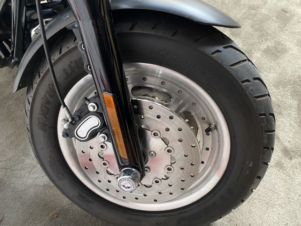 HARLEY-DAVIDSON DYNA FAT BOB 1584 4