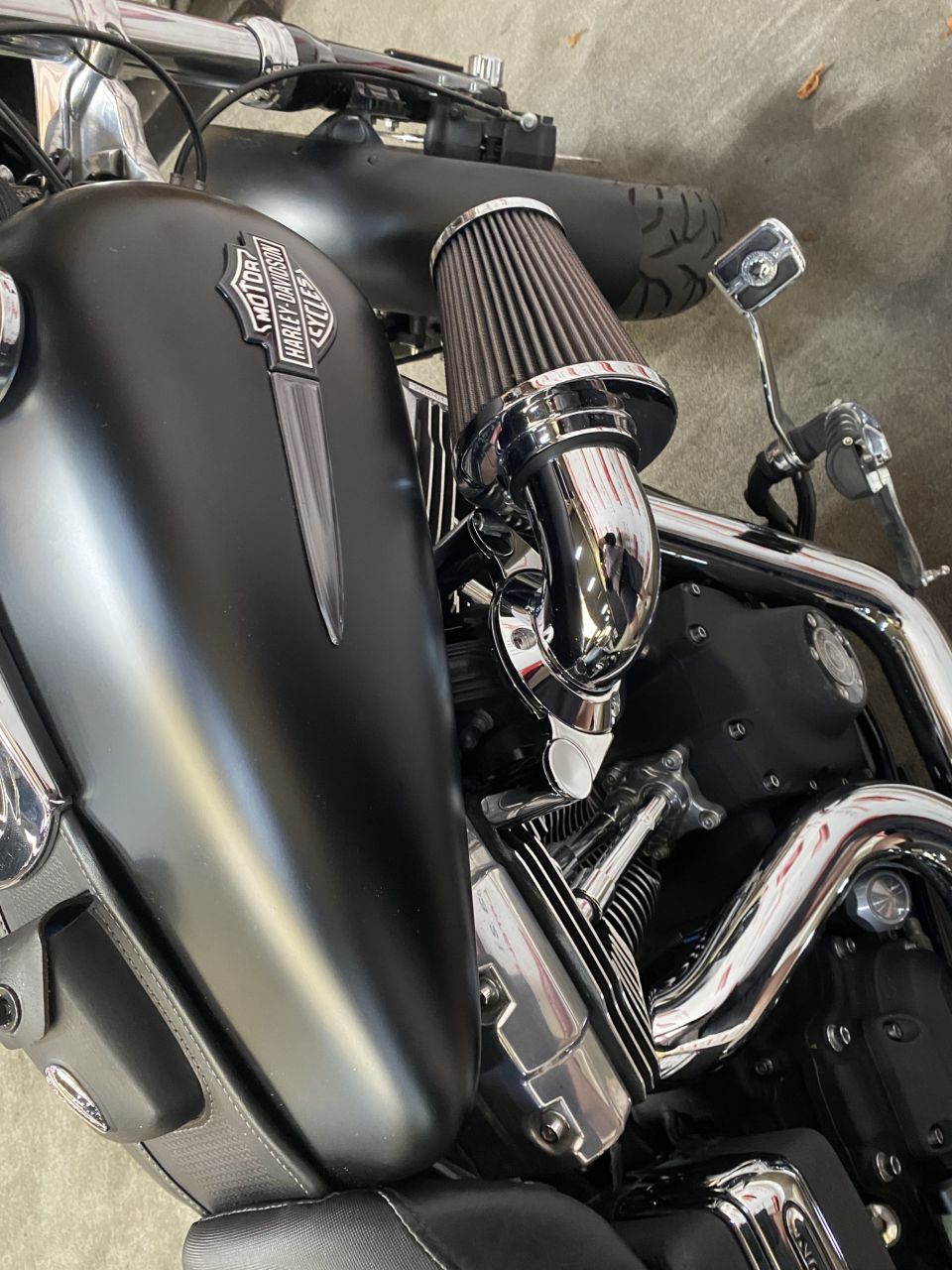 HARLEY-DAVIDSON DYNA FAT BOB 1584 4