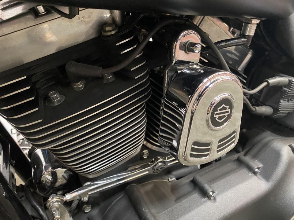 HARLEY-DAVIDSON DYNA FAT BOB 1584 4