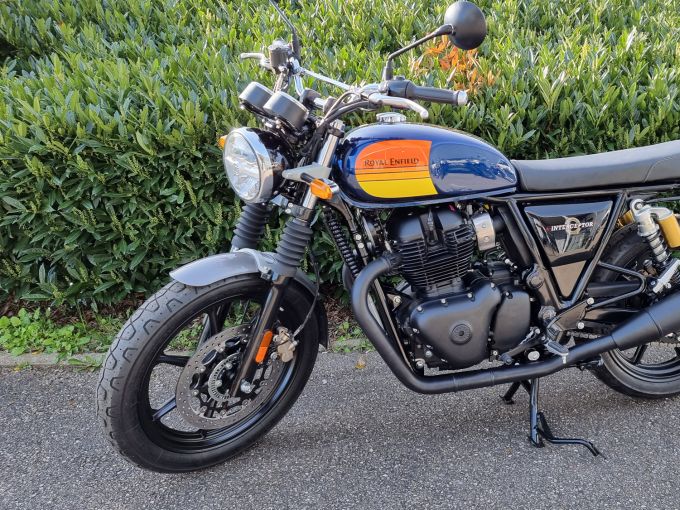 ROYAL ENFIELD INTERCEPTOR 4