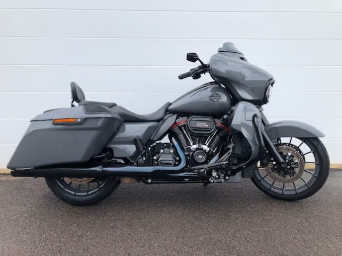 HARLEY-DAVIDSON TOURING STREET GLIDE 1923 CVO  4