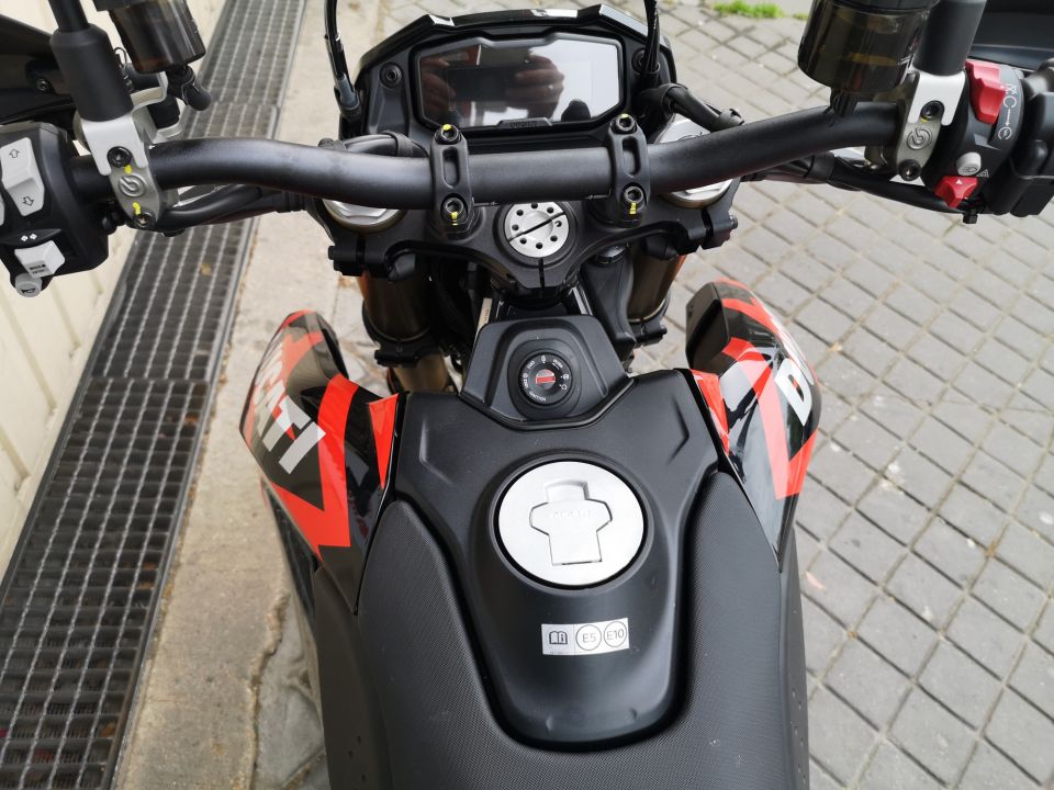DUCATI HYPERMOTARD 4