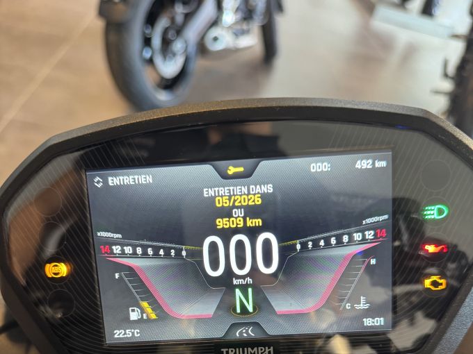 TRIUMPH STREET TRIPLE 765 RS 4