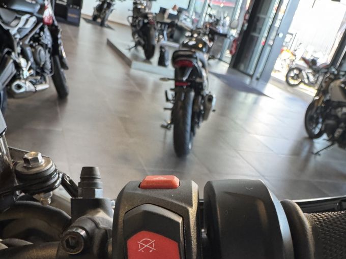 TRIUMPH STREET TRIPLE 765 RS 4