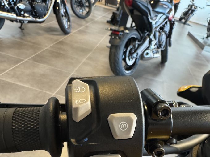 TRIUMPH STREET TRIPLE 765 RS 4