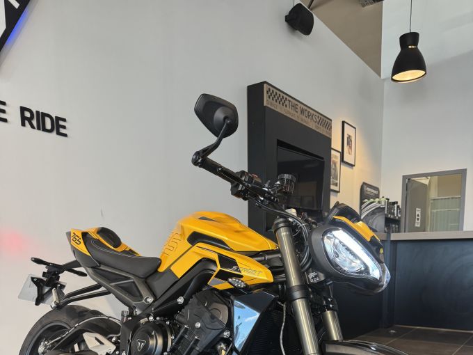 TRIUMPH STREET TRIPLE 765 RS 4