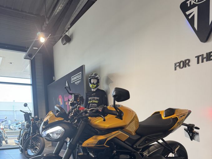 TRIUMPH STREET TRIPLE 765 RS 4