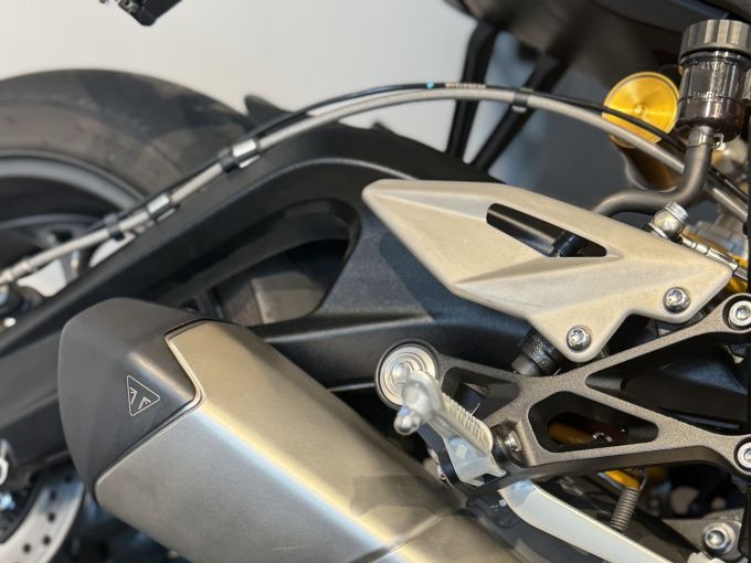 TRIUMPH STREET TRIPLE 765 RS 4