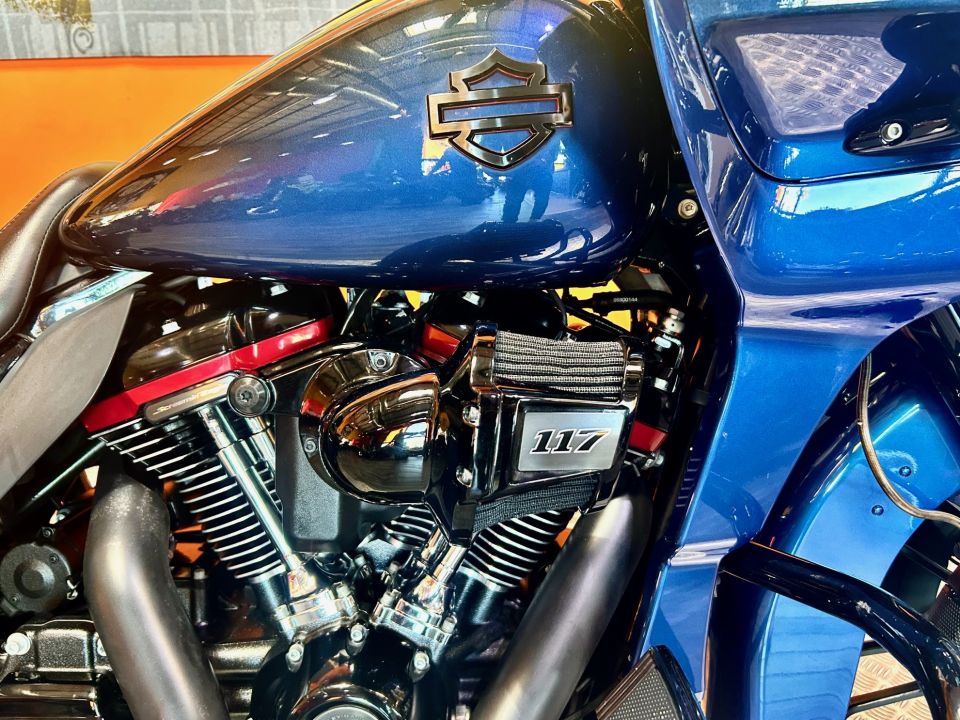 HARLEY-DAVIDSON TOURING ROAD GLIDE 1923 CVO 4