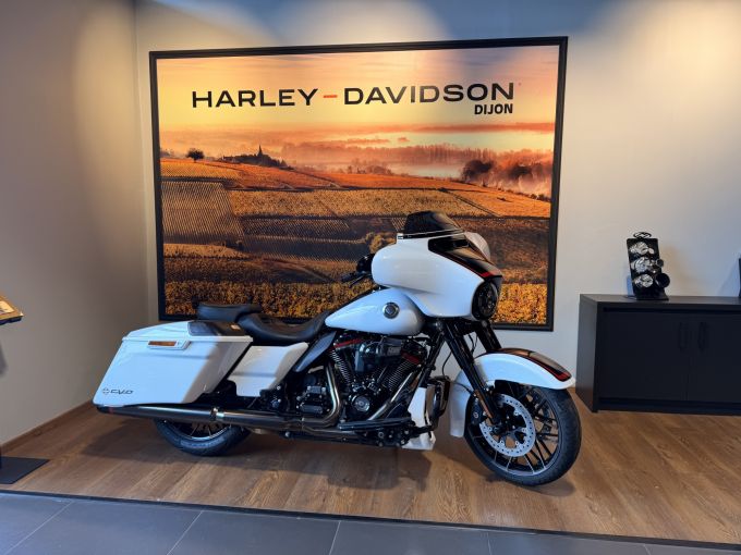HARLEY-DAVIDSON TOURING STREET GLIDE 1923 CVO  4