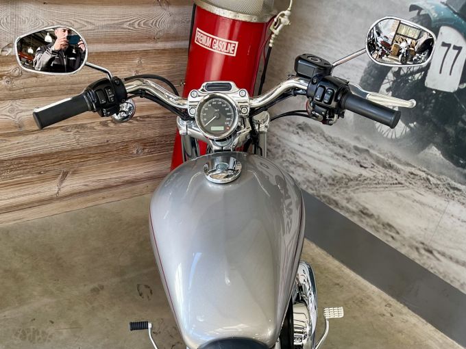 HARLEY-DAVIDSON SPORTSTER 883 4