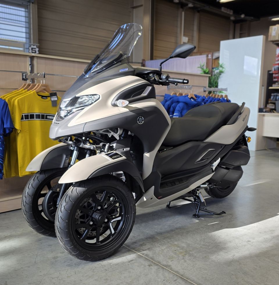 YAMAHA TRICITY 300 4