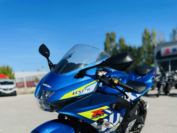 SUZUKI GSX-R 125 4