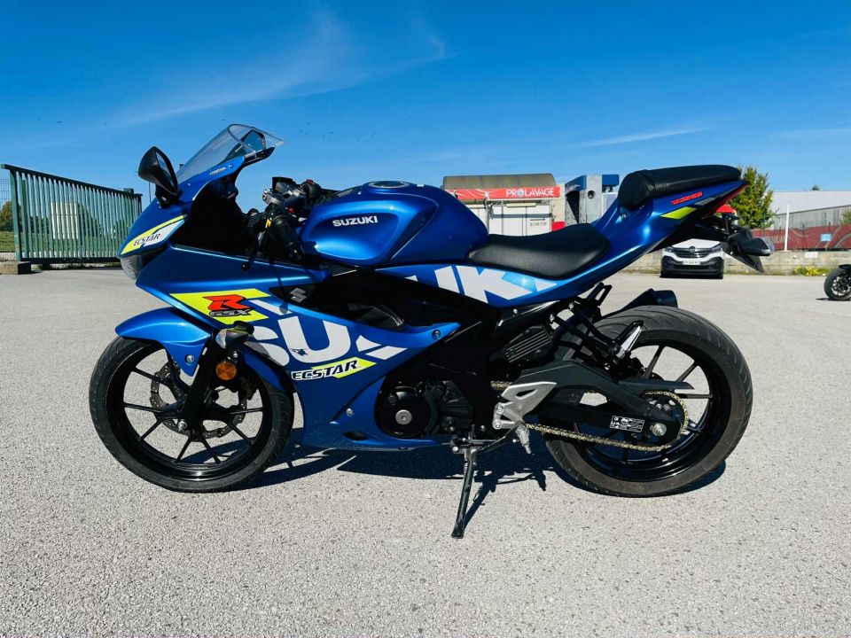 SUZUKI GSX-R 125 4