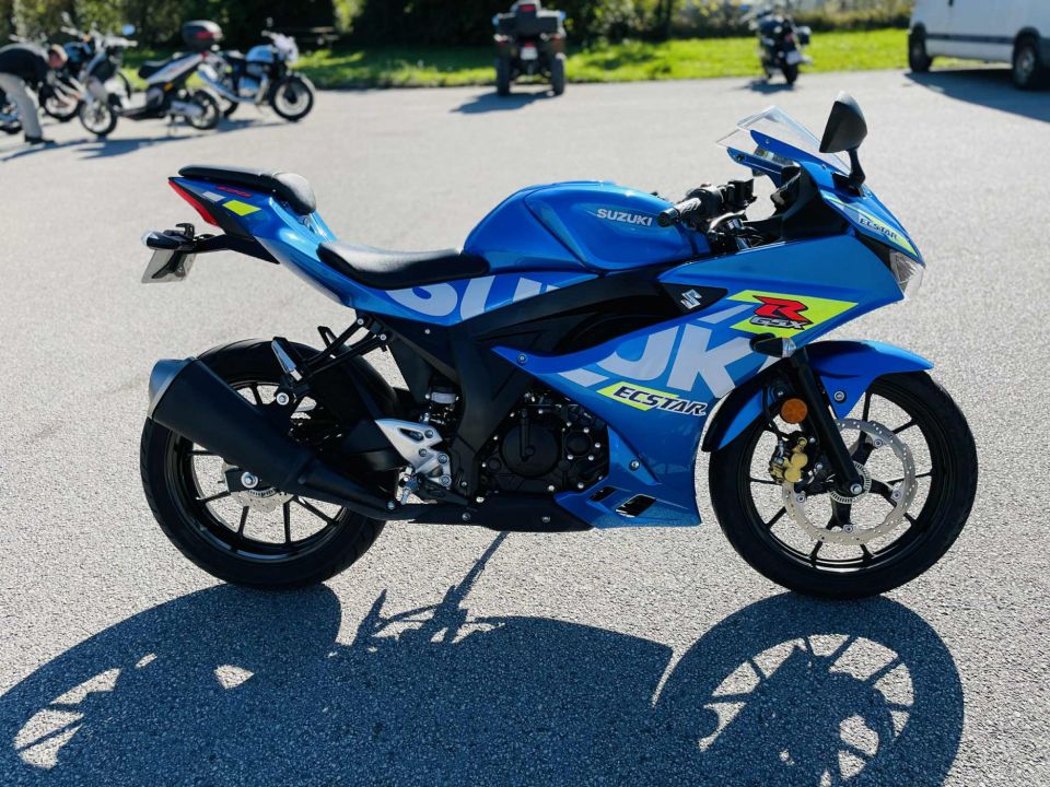 SUZUKI GSX-R 125 4
