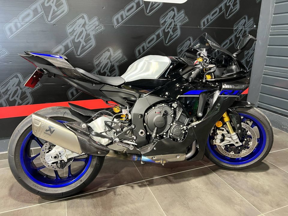 YAMAHA R1M 4