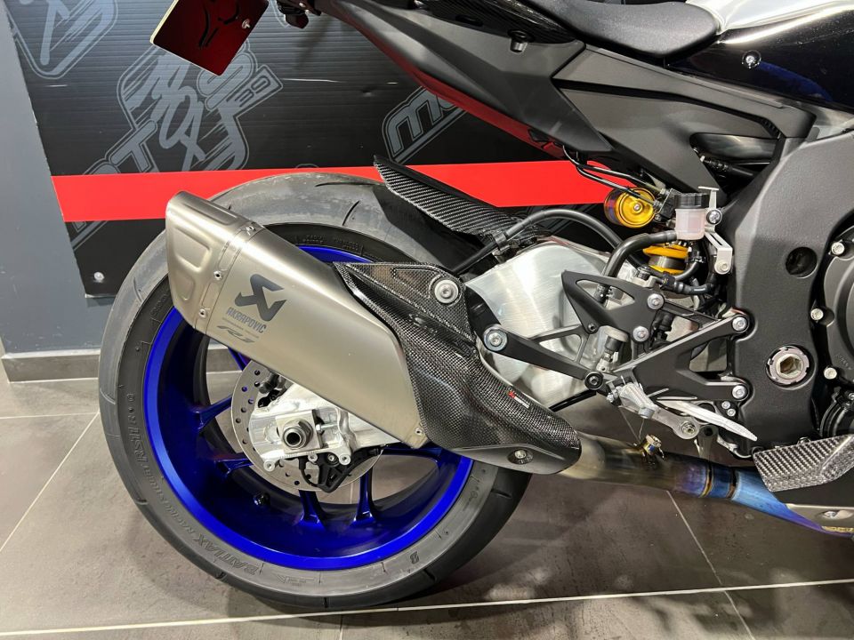 YAMAHA R1M 4