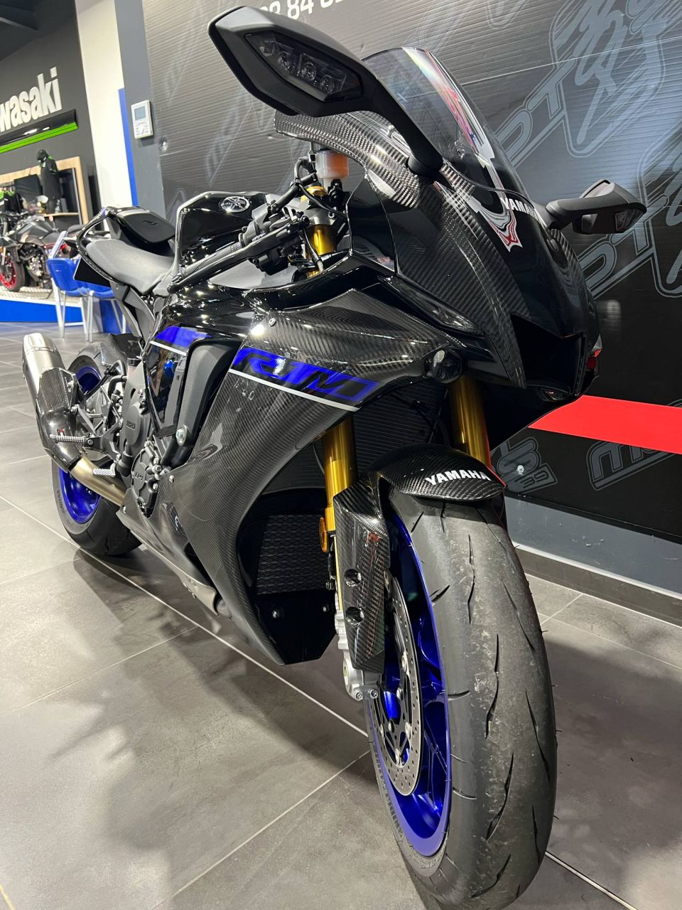YAMAHA R1M 4