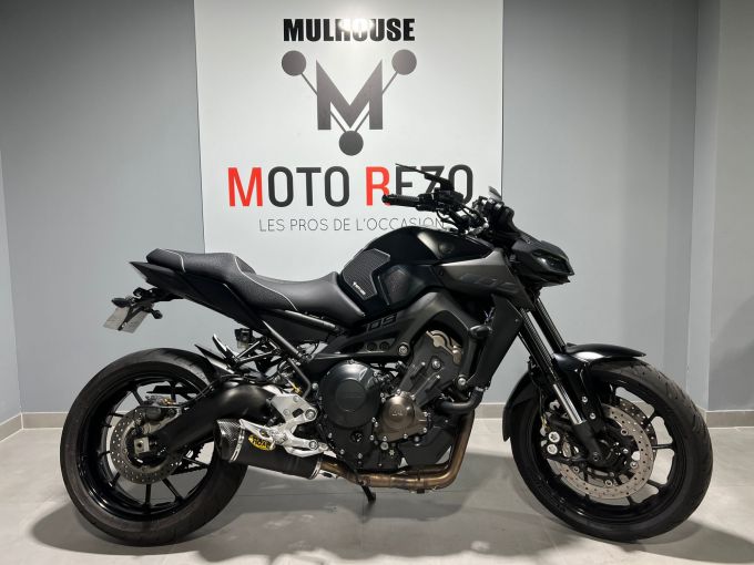 YAMAHA MT-09 4