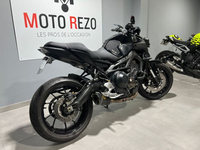 YAMAHA MT-09 4