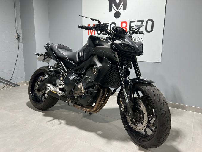 YAMAHA MT-09 4