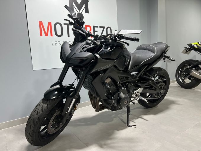 YAMAHA MT-09 4